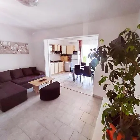 Vanessa Apartment *