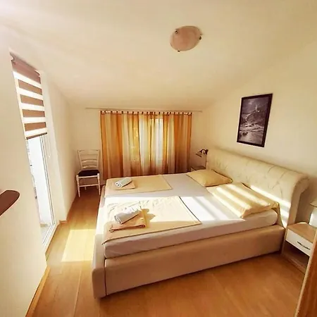 Vanessa Apartment *